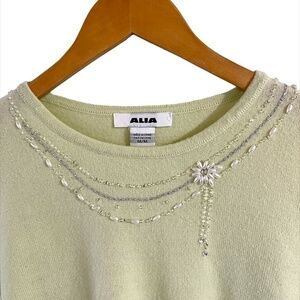 Alia Vintage pale green sweater pearl detail beads crew neck long sleeve Medium